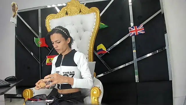 Aisha hotts777 online show from 06.17.26