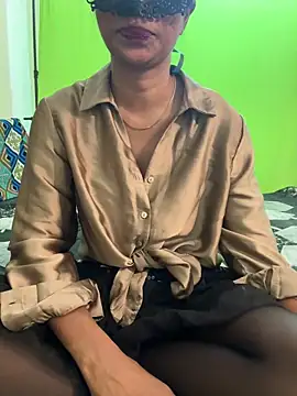 Snapshot of izha5751 chatting on 10.29.25 izha5751 online show from 10.29.25