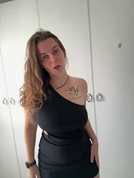 TenderLaGlamor online show from 09.18.25