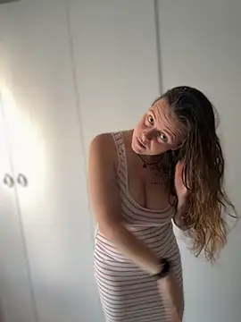 TenderLaGlamor online show from 10.14.25