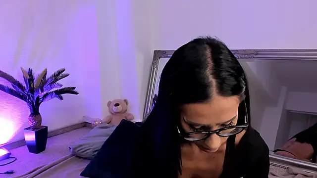 Snapshot of ChloeObril chatting on 09.17.25 ChloeObril online show from 09.17.25