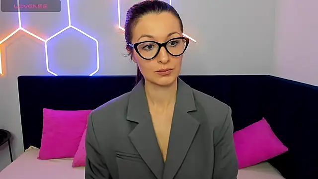 Snapshot of Joan_Nelson chatting on 12.19.25 Joan Nelson online show from 12.19.25