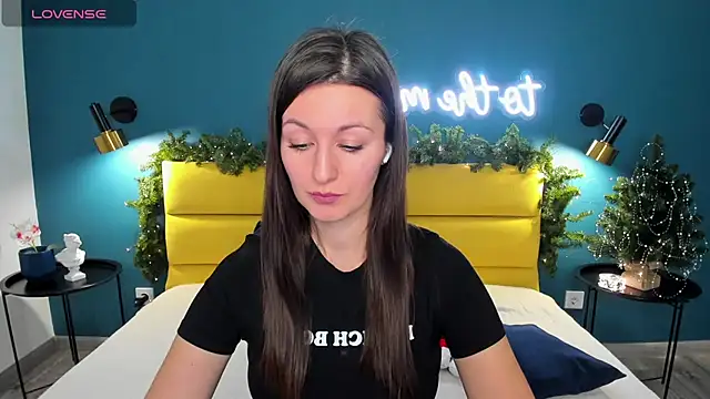 Snapshot of Joan_Nelson chatting on 12.23.25 Joan Nelson online show from 12.23.25