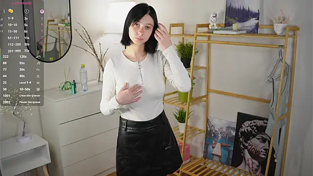 SuzanneHowse online show from 11.06.25