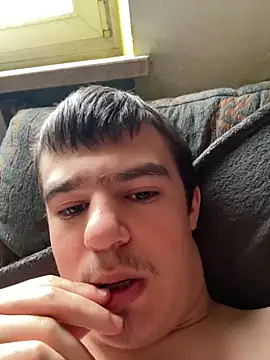 Snapshot of pussyhunter323557 chatting on 12.15.25 pussyhunter323557 online show from 12.15.25