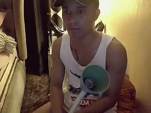 Snapshot of AsianHorseCockOwen chatting on 11.15.25 AsianHorseCockOwen online show from 11.15.25