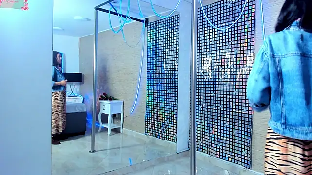 Snapshot of MiaAmore_ chatting on 11.02.25 MiaAmore  online show from 11.02.25