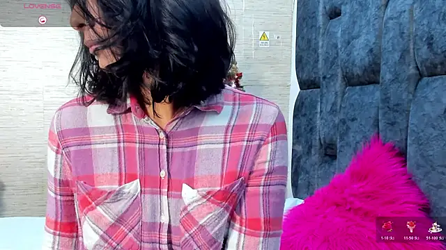 Snapshot of MiaAmore_ chatting on 12.14.25 MiaAmore online show from 12.14.25