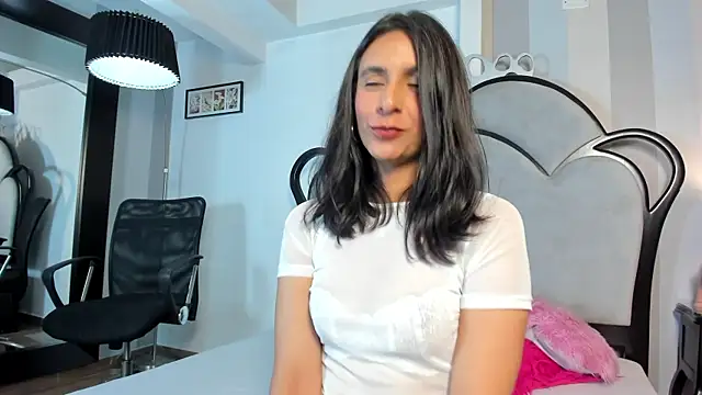 Snapshot of MiaAmore_ chatting on 06.19.26 MiaAmore online show from 06.19.26