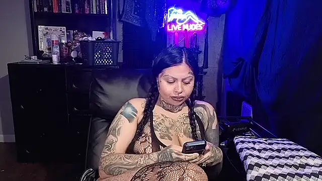 Snapshot of chicanachic13 chatting on 03.01.26 chicanachic13 online show from 03.01.26