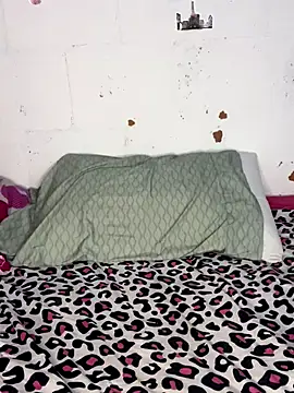 Snapshot of mily_09 chatting on 10.21.25 mily 09 online show from 10.21.25