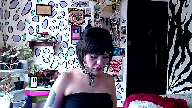 Snapshot of MistressMariam_ chatting on 09.26.25 MistressMariam online show from 09.26.25