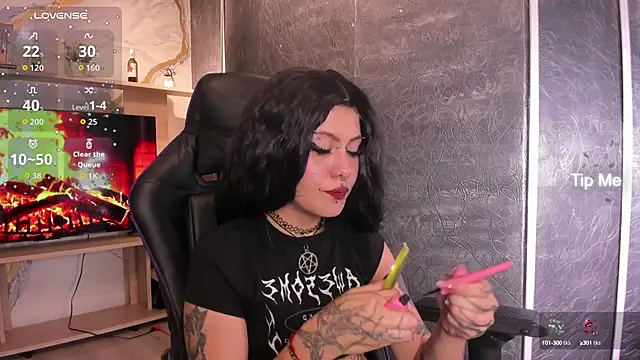 Snapshot of MistressMariam_ chatting on 10.16.25 MistressMariam online show from 10.16.25