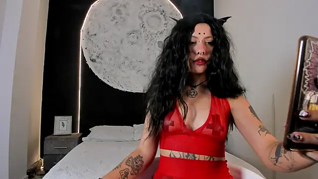 Snapshot of MistressMariam_ chatting on 10.22.25 MistressMariam online show from 10.22.25