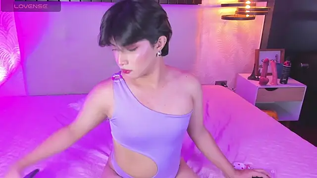 Creamy Angelo online show from 10.09.25