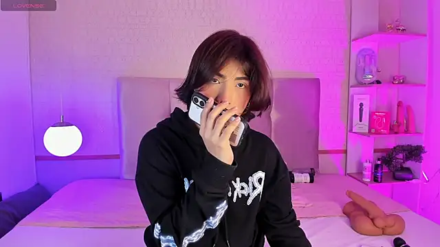 Creamy Angelo online show from 05.01.26