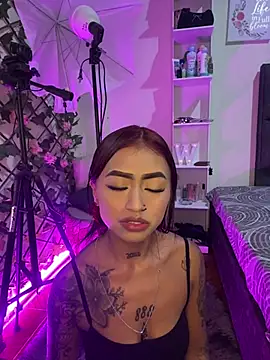 Snapshot of Dirty_isabella18 chatting on 05.20.26 Dirty isabella18 online show from 05.20.26