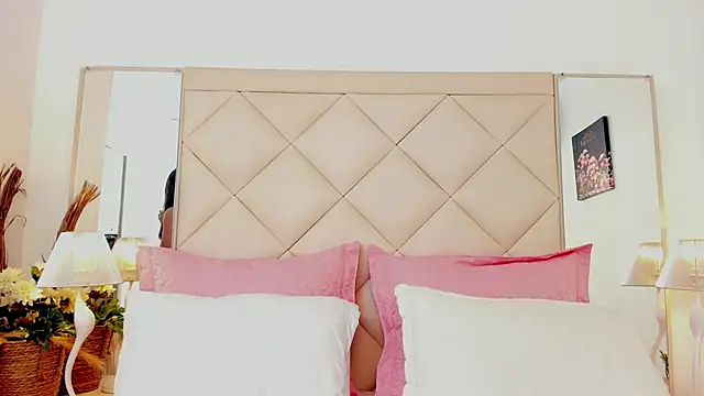 LuciaBenett  online show from 01.18.26