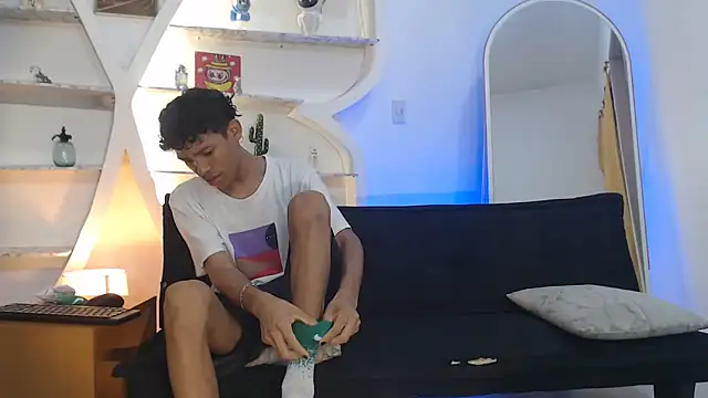 BEAUTY BOYS1 online show from 10.11.25