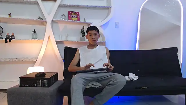 Snapshot of BEAUTY_BOYS1 chatting on 11.07.25 BEAUTY BOYS1 online show from 11.07.25