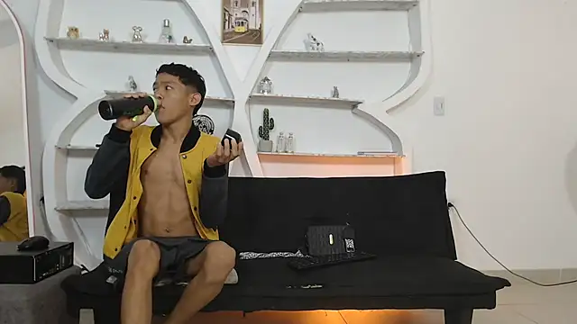 Snapshot of BEAUTY_BOYS1 chatting on 11.12.25 BEAUTY BOYS1 online show from 11.12.25