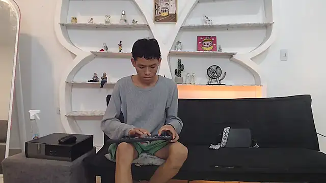 Snapshot of BEAUTY_BOYS1 chatting on 11.16.25 BEAUTY BOYS1 online show from 11.16.25