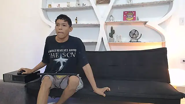 Snapshot of BEAUTY_BOYS1 chatting on 11.18.25 BEAUTY BOYS1 online show from 11.18.25