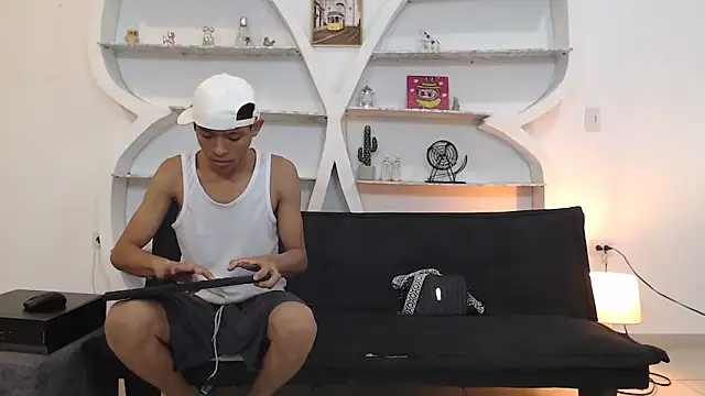 Snapshot of BEAUTY_BOYS1 chatting on 11.19.25 BEAUTY BOYS1 online show from 11.19.25