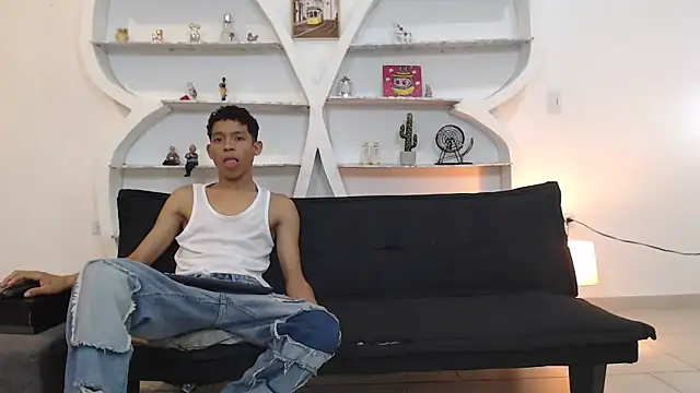 Snapshot of BEAUTY_BOYS1 chatting on 11.20.25 BEAUTY BOYS1 online show from 11.20.25