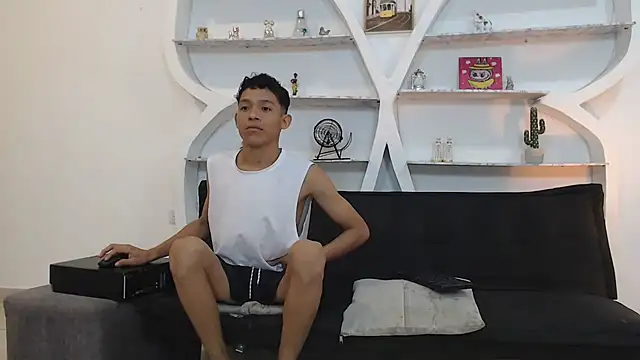 Snapshot of BEAUTY_BOYS1 chatting on 11.26.25 BEAUTY BOYS1 online show from 11.26.25