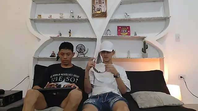 Snapshot of BEAUTY_BOYS1 chatting on 11.27.25 BEAUTY BOYS1 online show from 11.27.25