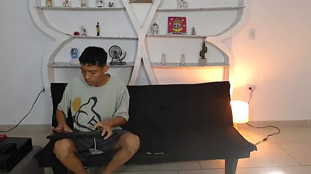 Snapshot of BEAUTY_BOYS1 chatting on 11.28.25 BEAUTY BOYS1 online show from 11.28.25