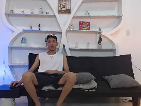 Snapshot of BEAUTY_BOYS1 chatting on 12.02.25 BEAUTY BOYS1 online show from 12.02.25