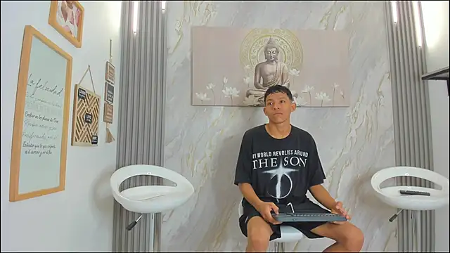 Snapshot of BEAUTY_BOYS1 chatting on 12.21.25 BEAUTY BOYS1 online show from 12.21.25