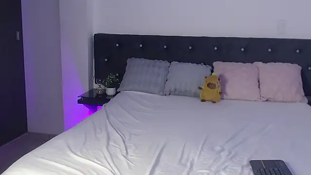 Snapshot of anne_colucci chatting on 09.30.25 anne colucci online show from 09.30.25