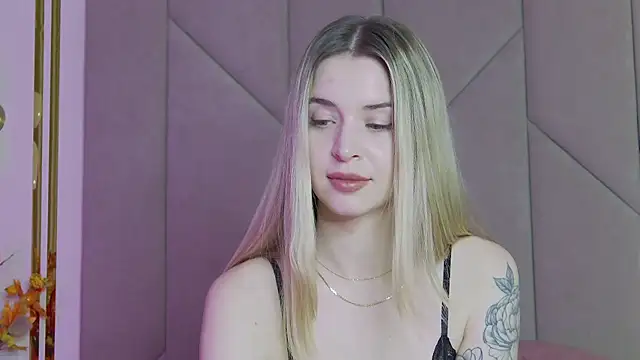 Snapshot of Touch_me chatting on 11.30.25 Touch me online show from 11.30.25