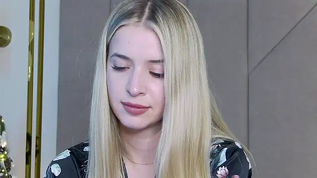 Snapshot of Touch_me chatting on 12.05.25 Touch me online show from 12.05.25