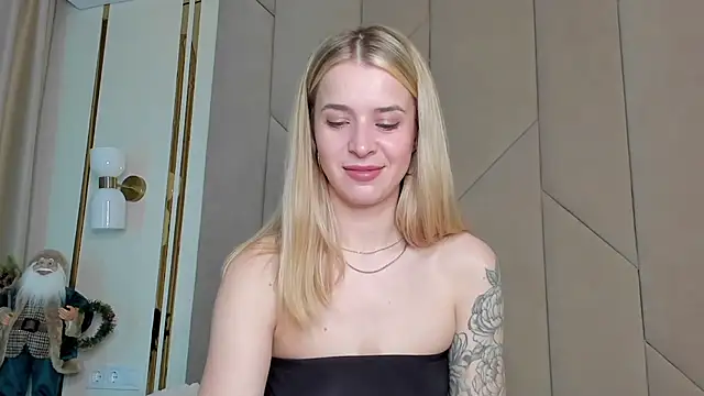 Snapshot of Touch_me chatting on 12.14.25 Touch me online show from 12.14.25