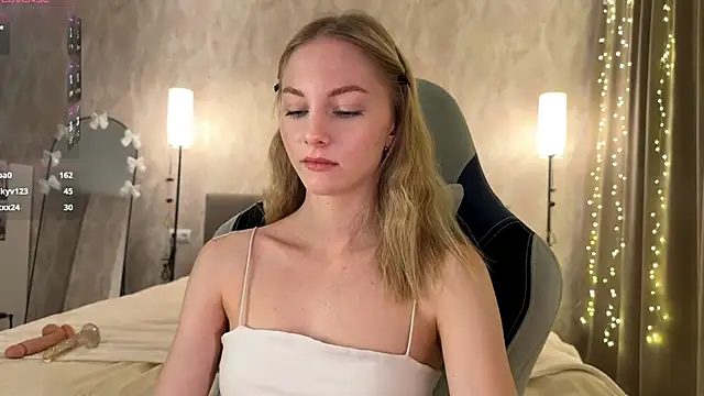 Snapshot of BrightAnnie chatting on 02.06.26 BrightAnnie online show from 02.06.26