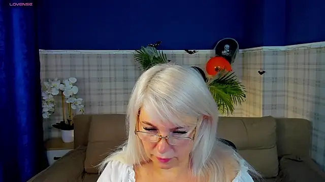 Hella Fabel online show from 10.31.25