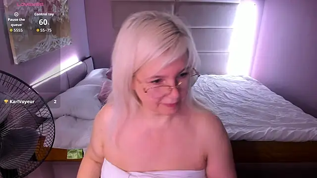 Snapshot of Hella_Fabel chatting on 08.04.26 Hella Fabel online show from 08.04.26