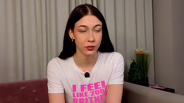 Snapshot of EviaRabasca chatting on 02.26.26 EviaRabasca online show from 02.26.26