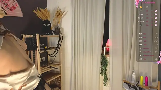 Snapshot of laracroftmansion chatting on 03.04.26 laracroftmansion online show from 03.04.26