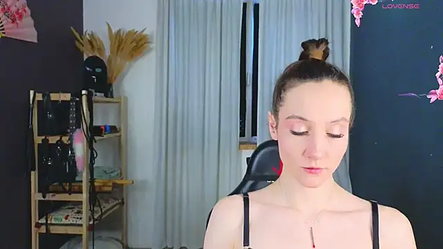 laracroftmansion online show from 05.06.26