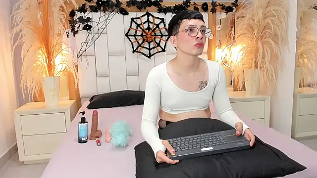 Snapshot of LiamHeat chatting on 10.29.25 LiamHeat online show from 10.29.25