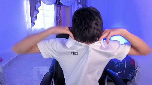 Aron Boyy online show from 11.12.25