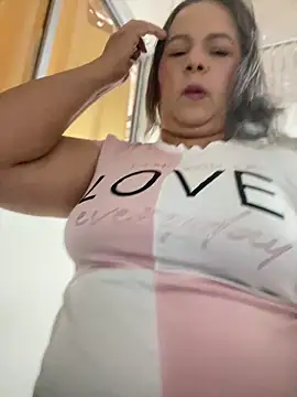 Snapshot of Lucy_Milf_474 chatting on 06.10.26 Lucy Milf 474 online show from 06.10.26