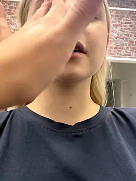 Sky Cutie online show from 10.04.25