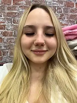 Sky Cutie online show from 11.28.25