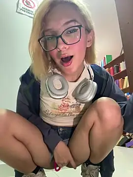 Snapshot of SweetBunnyGF chatting on 05.29.26 SweetBunnyGF online show from 05.29.26